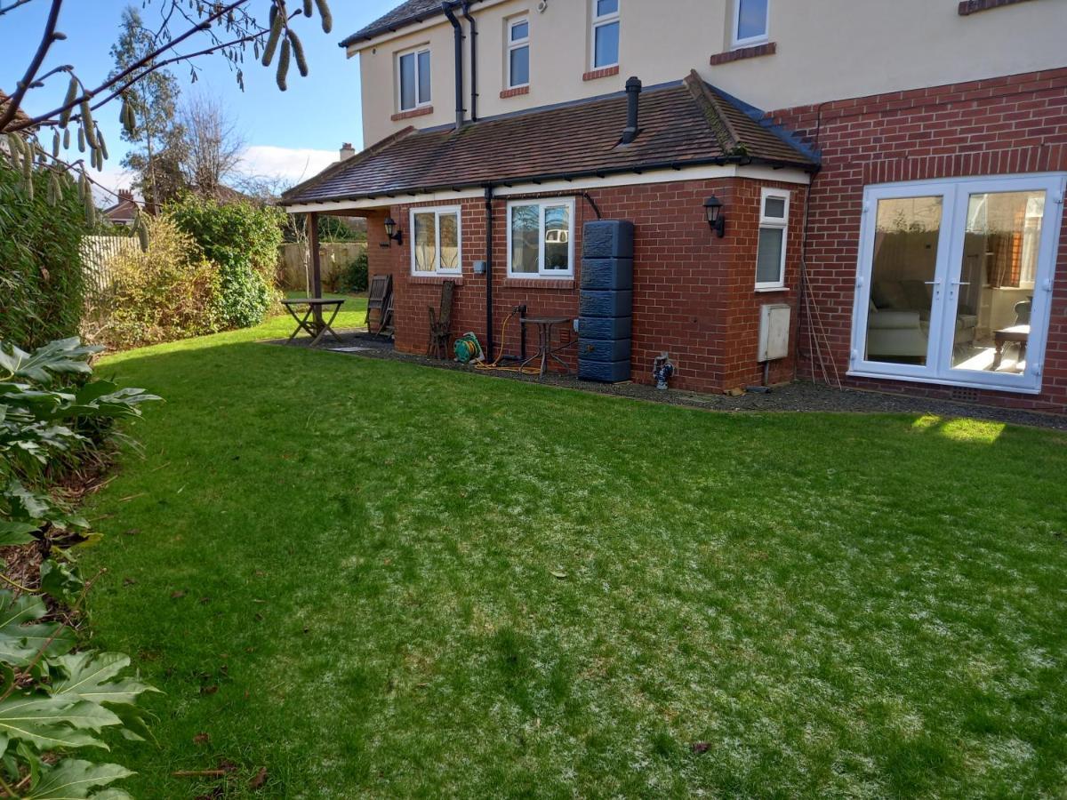 Grange Croft Vila Ben Rhydding Exterior foto